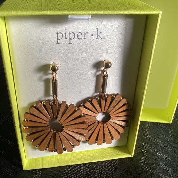 BNNT piper.k wooden and gold tone earings - Picture 1 of 4